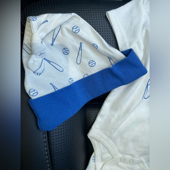 NWT Rae Dunn Baby by Magenta Onesie Pants Set and Beanie Size  3-6 Months - Picture 3 of 4